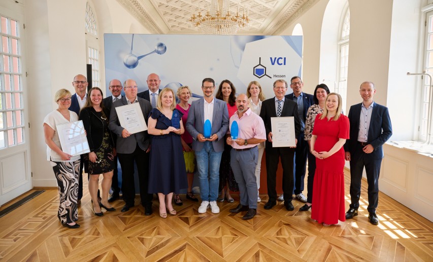 Der VCI Hessen hat auf seiner Mitgliederversammlung die Sieger des Responsible Care Landeswettbewerbs 2024 gekürt. © VCI Hessen