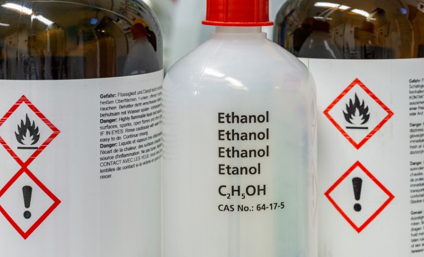 Je nach Ausgang der Einstufung können die Folgen für Ethanol als bewährter und sicherer Wirkstoff in Biozidprodukten problematisch sein - und bis zu einem Verwendungsverbot reichen. © tl6781/stock.adobe.com