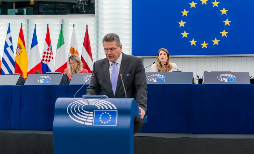 „Mutiger, einfacher, schneller“? Der stellvertretende Kommissionschef Maros Sefcovic bei der Debatte in der Plenarsitzung des Europäischen Parlaments zum Arbeitsprogramm der EU-Kommission für 2025. © European Union 2025 - Source : EP