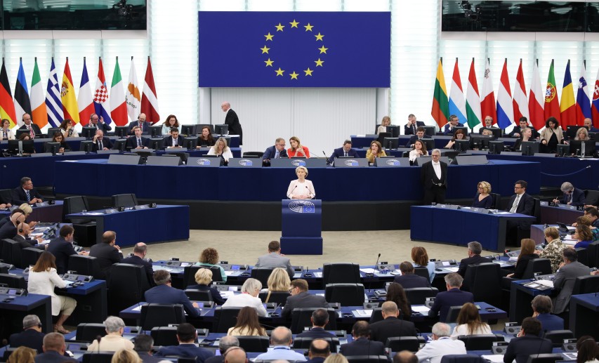 Die neue EU-Kommission unter Präsidentin Ursula von der Leyen muss entschlossen handeln, um Nachhaltigkeit und industrielle Wettbewerbsfähigkeit ins Gleichgewicht zu bringen. Nur eine wirtschaftlich erfolgreiche Industrie hat die Kraft, die grüne Transformation voranzutreiben. © European Union, 2024